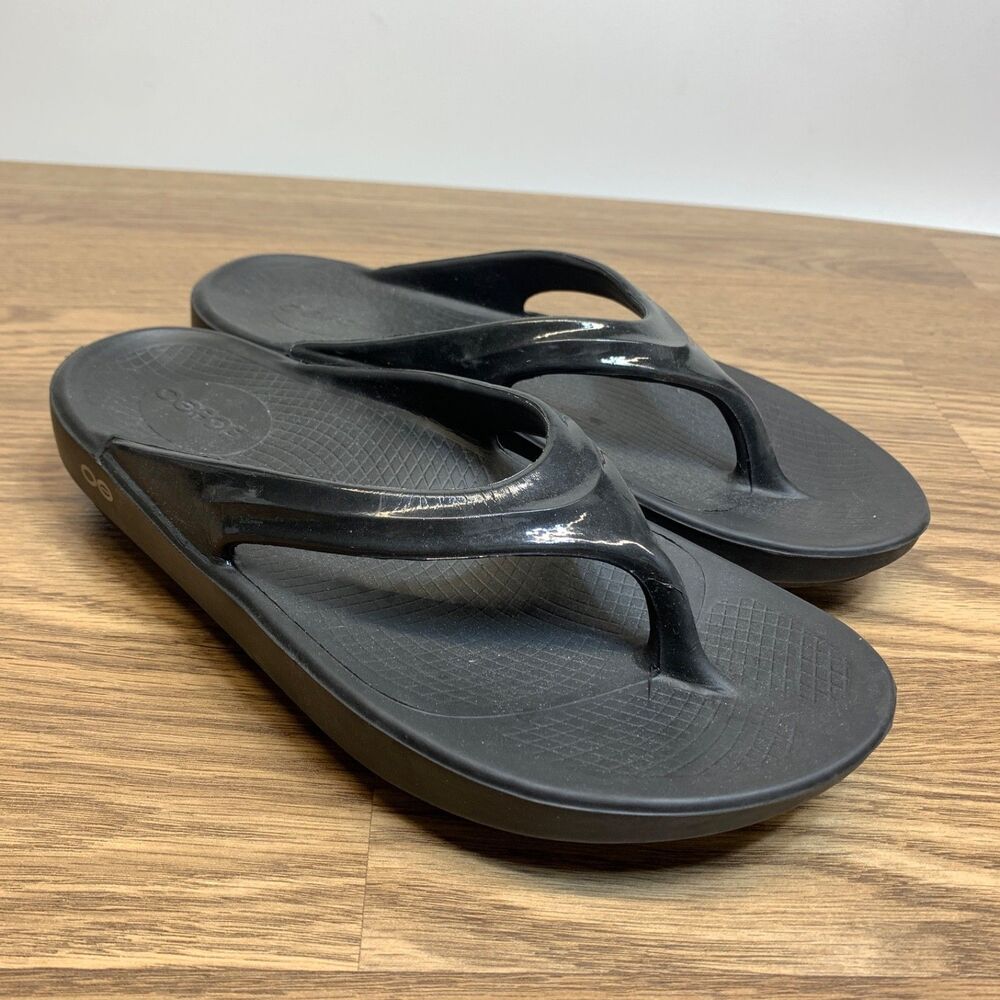 Oofos Oolala Recovery Women’s Size 9 Luxe Black Shiny Flip Flop Thong Sandals